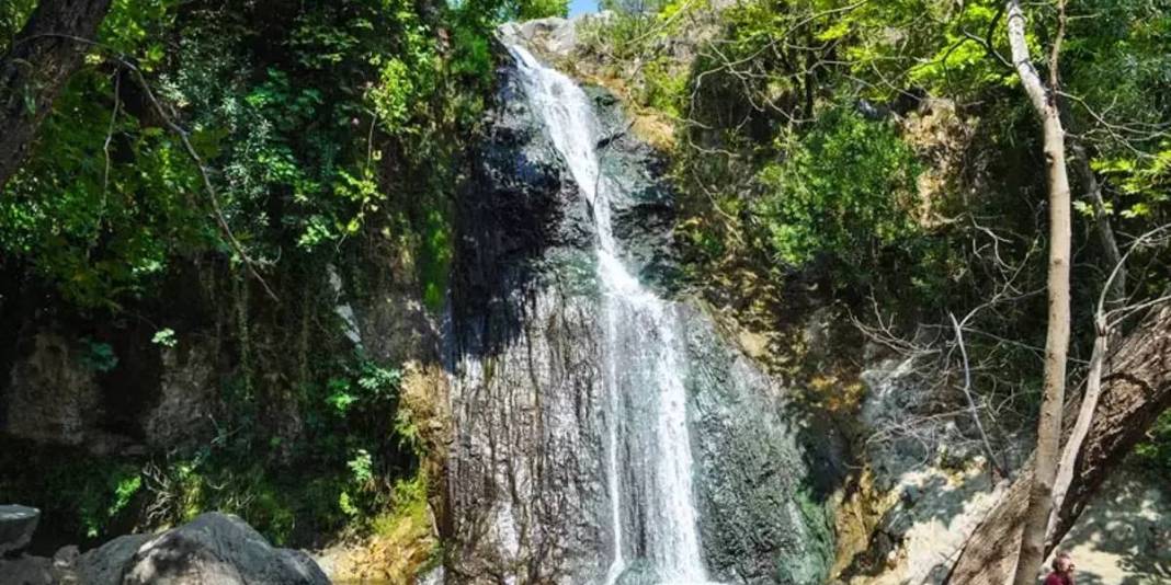 Hafta sonu kaçamağı için mükemmel rota: Yazın şelalede serinleyin, kışın Ağlayan Mağara’nın sırrını keşfedin! 6